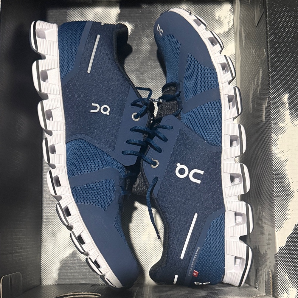 On Running Men's Navy Blue and White Cloudswift Athletic Shoes